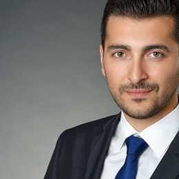 Bewerbungsfoto Günzburg – Mann im Business-Outfit im Studio