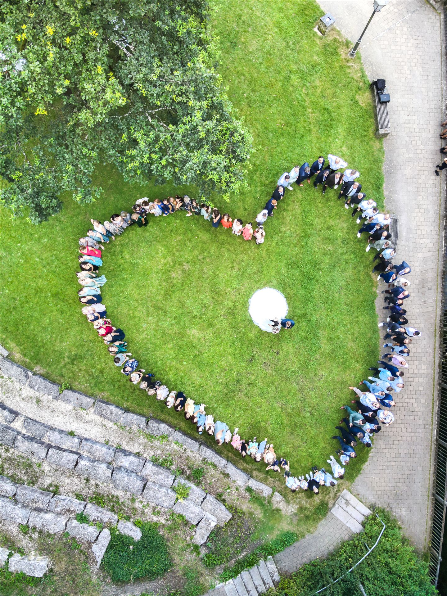 Drohnenaufnahme – Brautpaar von oben