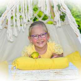 Kindergartenfotografie Günzburg – Portrait Kind lachend
