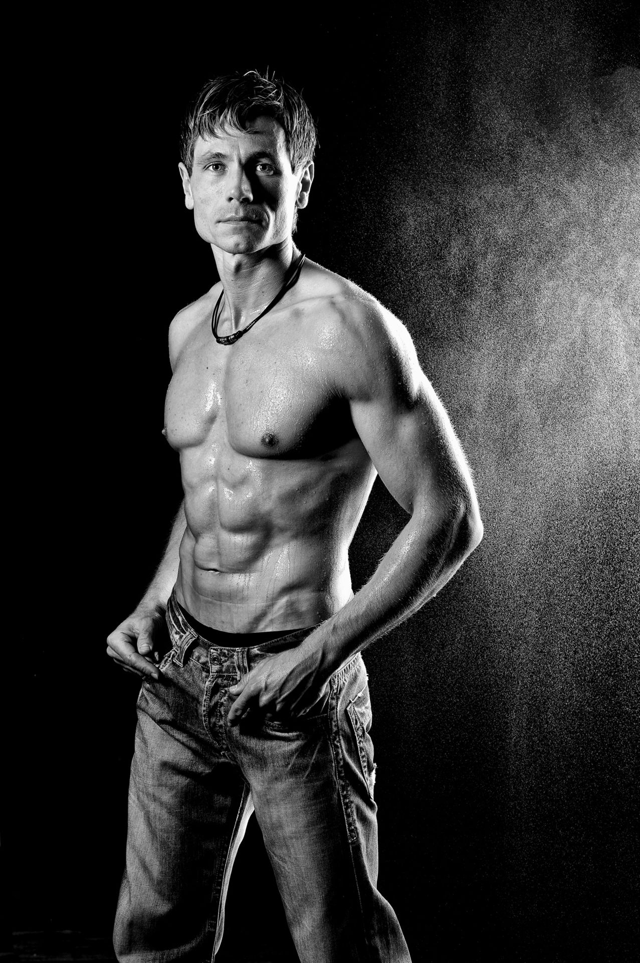 Sinnliche Pose – klare Konturen, ruhiger Ausdruck